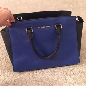 Authentic Medium Michael Kors satchel 🅿️🅿️