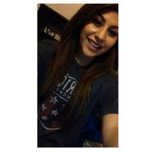 Meet your Posher, Desiree