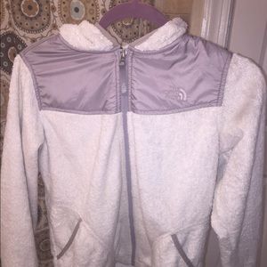 fluffy white north face fleece w/ hood, no stains