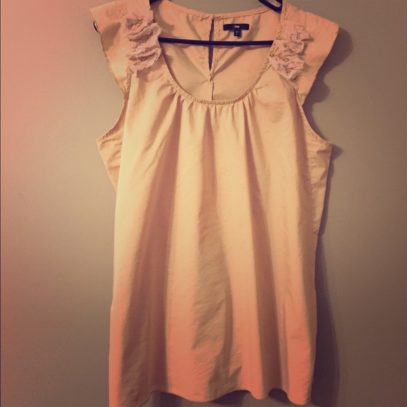 Beautiful sleeveless flower top