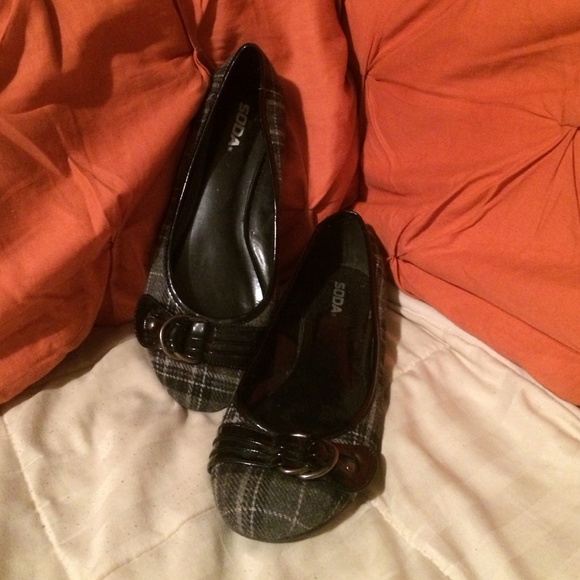 Buckle flats