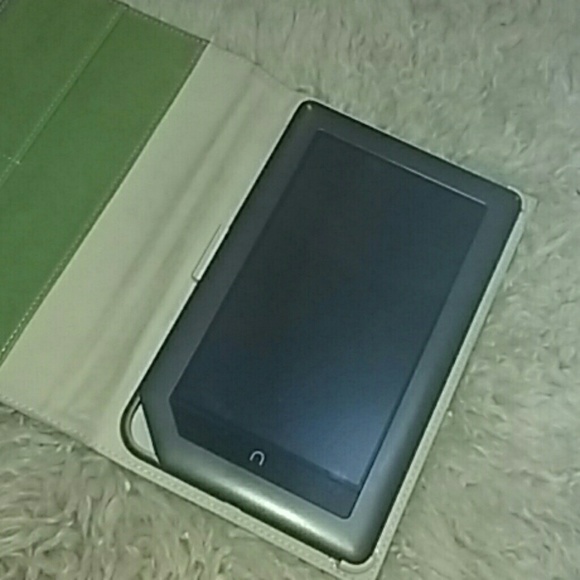 Barnes & Noble Nook - Picture 1 of 3