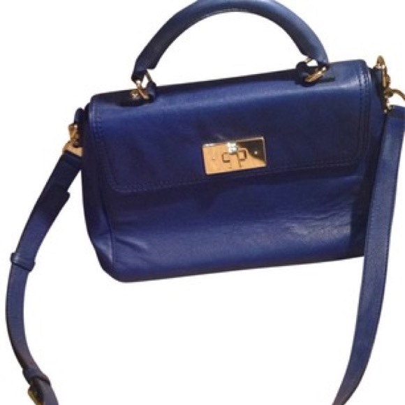 kate spade Handbags - Price drop. Navy Kate Spade crossbody!