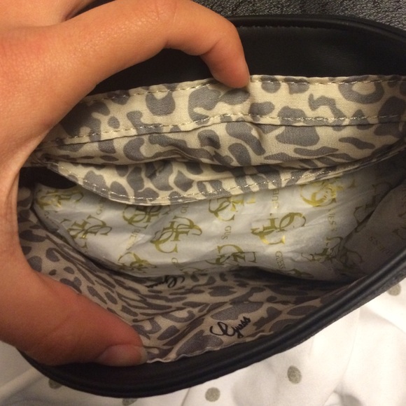 Guess purse - Picture 2 of 2