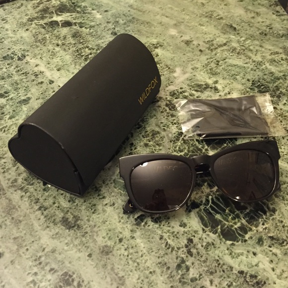 BNWB WILDFOX WINSTON SUNGLASSES W CASE & CLOTH