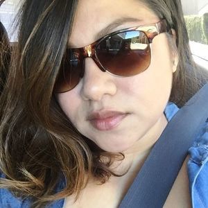 Meet your Posher, Carolina