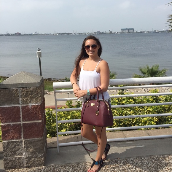 Meet your Posher, Alexandra - Picture 2 of 4