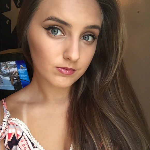 Meet your Posher, Alexandra - Picture 3 of 4