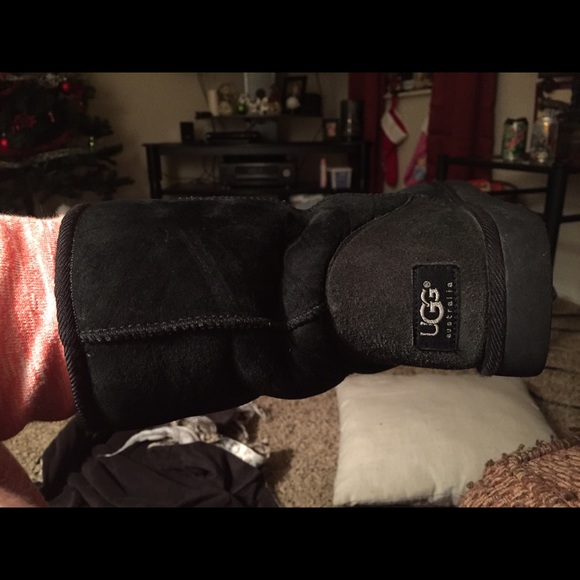 Black ugg boots and north face