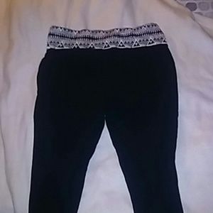 Black pair of leggings.. No tag but never worn.