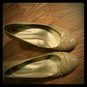 Liz Claiborne size 7 tan heels