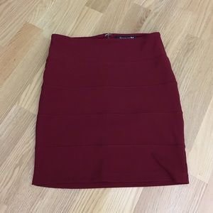 Wine colored bandaged skirt with back zip closure