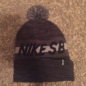 Nike SB Pom beanie