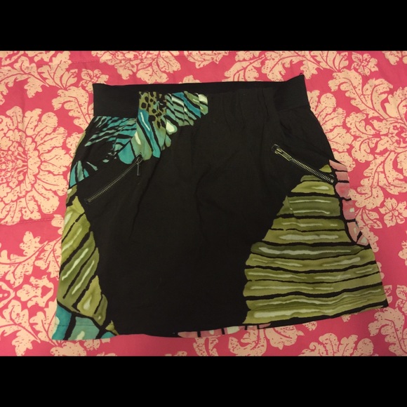 2b Bebe skirt