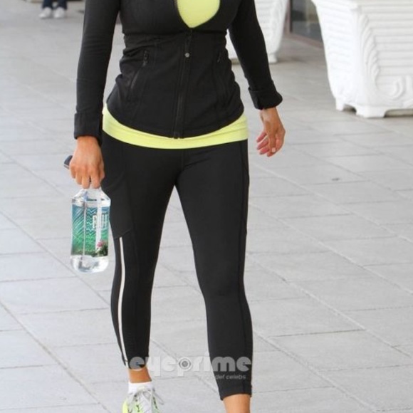 SOLD!😍Lululemon Run:Back On Track Crop,size 4