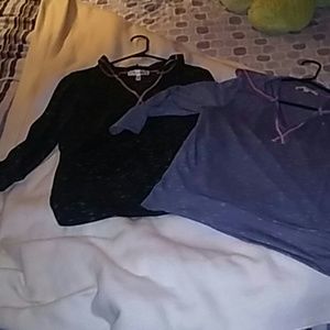 Black and gray stretchy 3/4 sleeve pullover