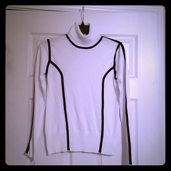 Black & white knit turtleneck