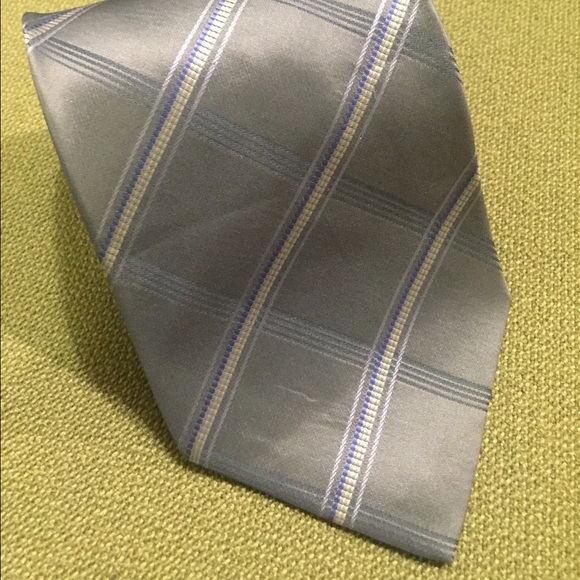 Men's silver tie