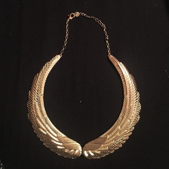 Kendall & Kylie metal haven necklace