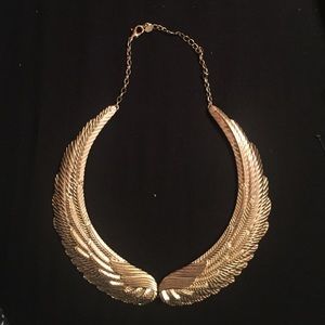 Kendall & Kylie metal haven necklace