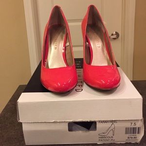 Coral round toe pump by The Limited Sz. 7 1/2