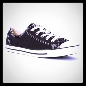 Women's converse Chuck Taylor Dainty low top black