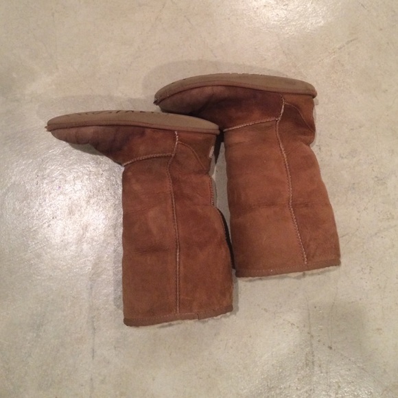Brown high top uggs
