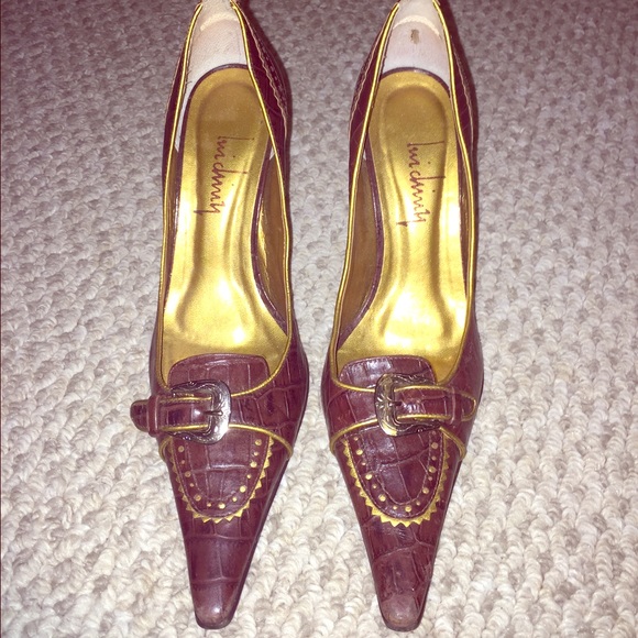 Alligator skin pointy pumps