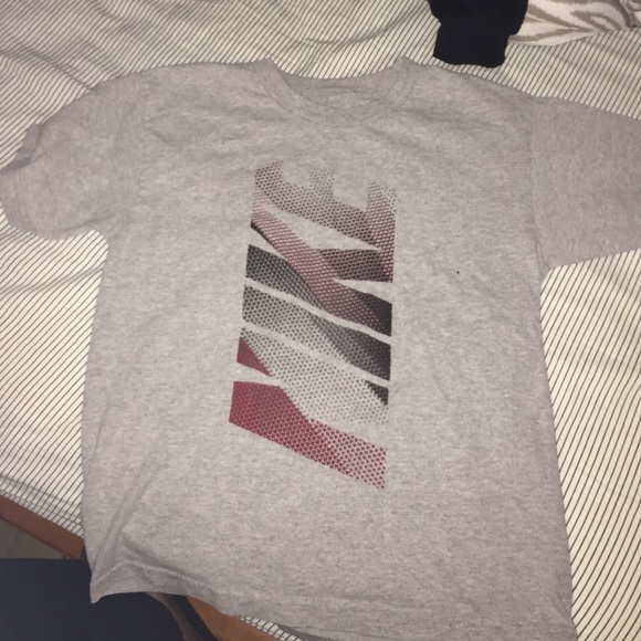 Grey NIKE tee
