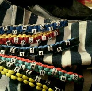 Paracord bracelets & keychains