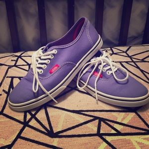 Vans sneakers in lavender/periwinkle.