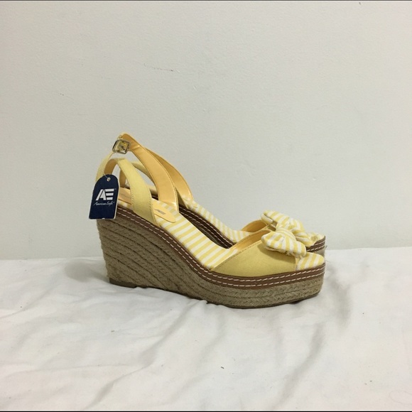 American Eagle Yellow Wedges