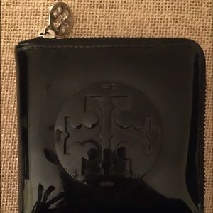 Tory Burch zip patten leather zip wallet