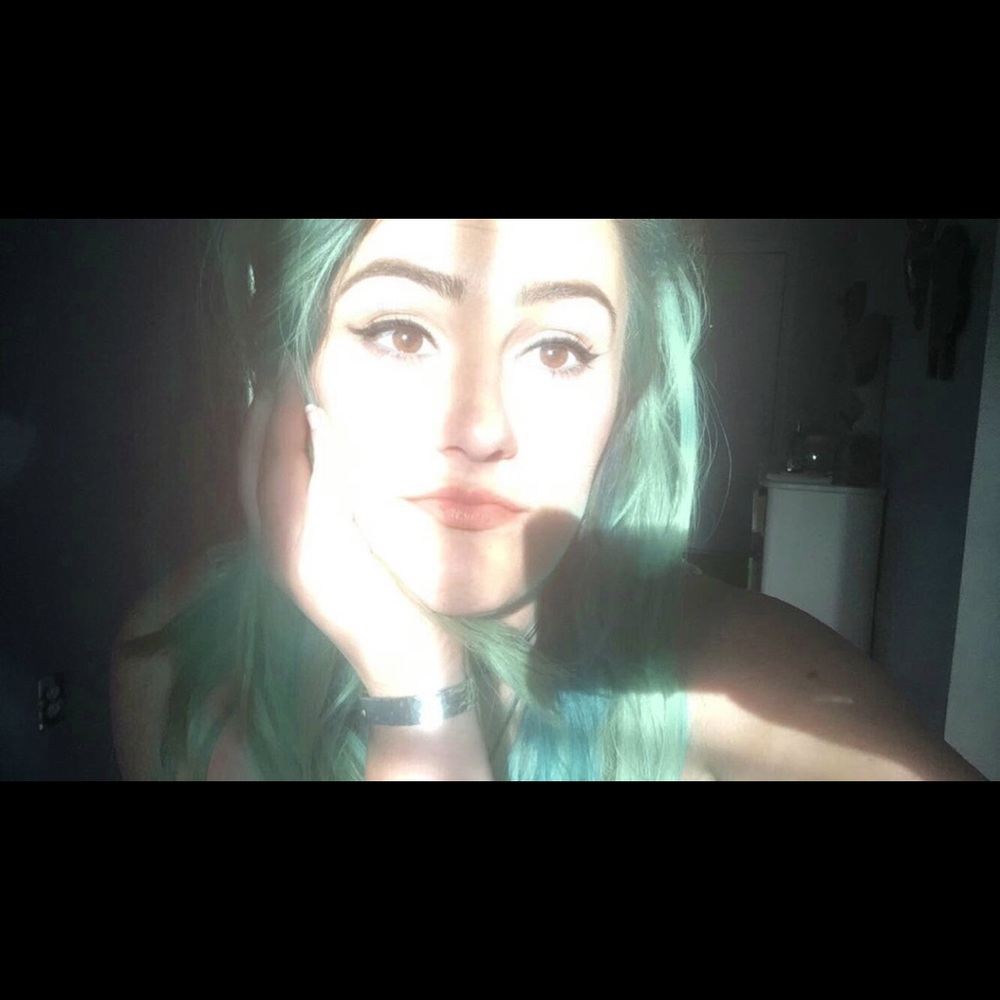 Meet your Posher, Momo