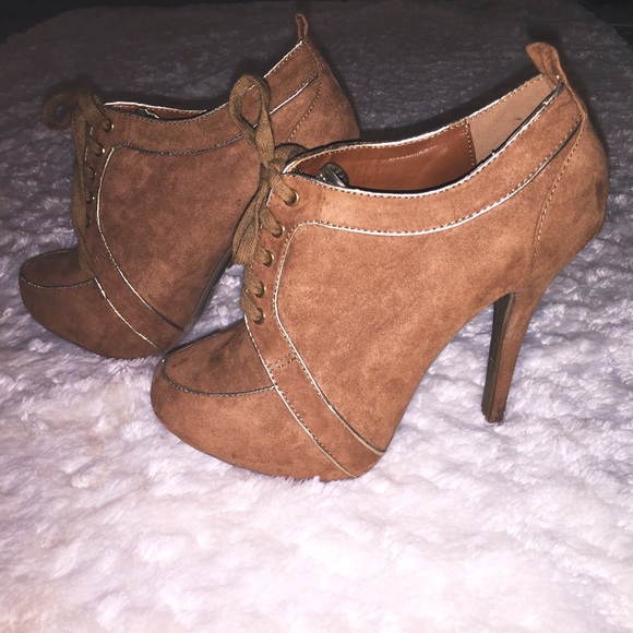 Adorable Tan Booties - Picture 2 of 3