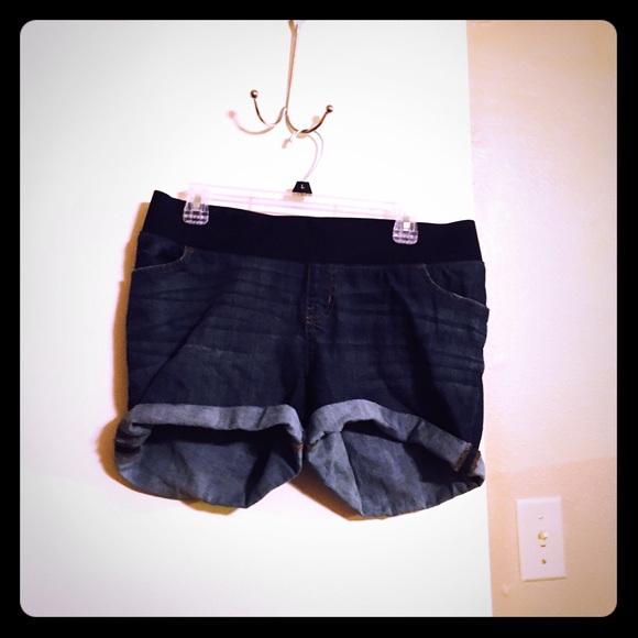 Maternity shorts - Picture 1 of 3