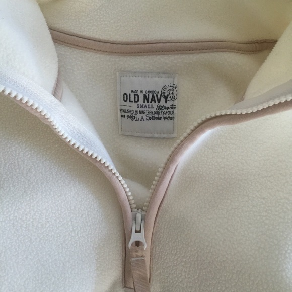 Old navy fleece jacket pullover winter white SMall