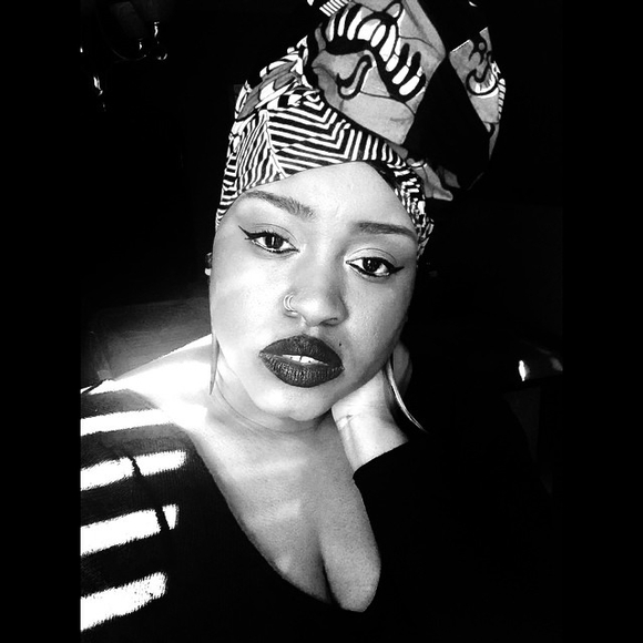 Meet your Posher, Ebony