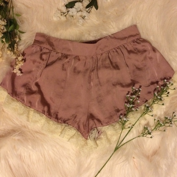 Lace frilly dusty pink shorts