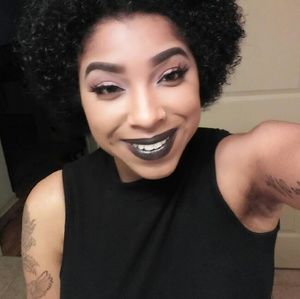 Meet your Posher, Alexis