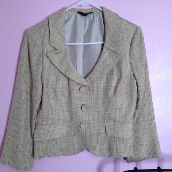 Fitted cropped sleeve suit with flare pants