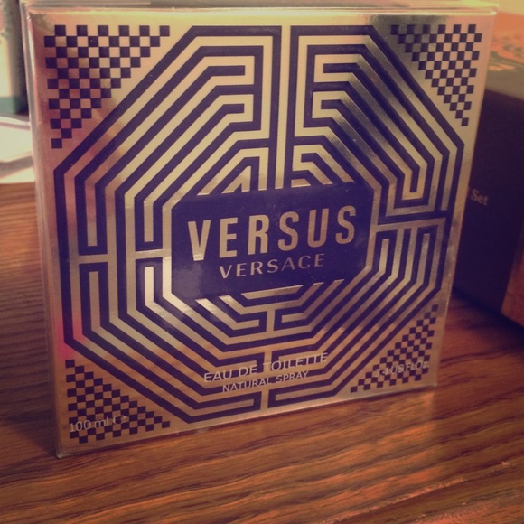 Versace Natural spray parfum