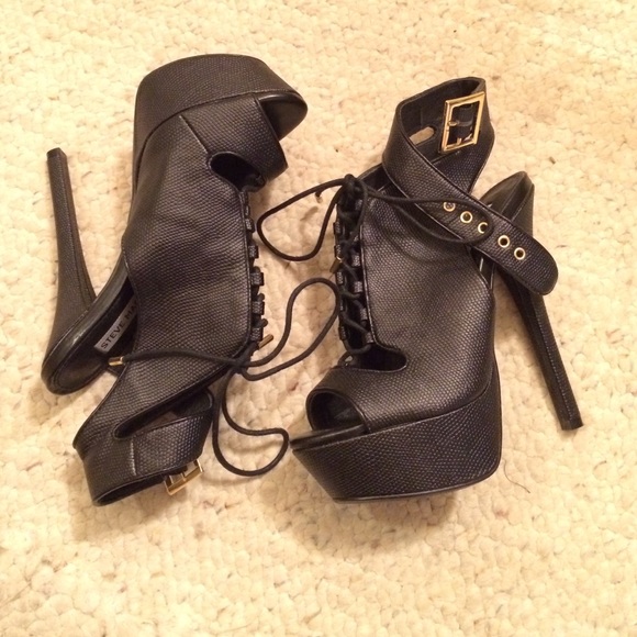 Steve Madden peep toe heels
