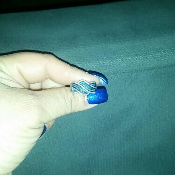 Diamond ring - Picture 2 of 3