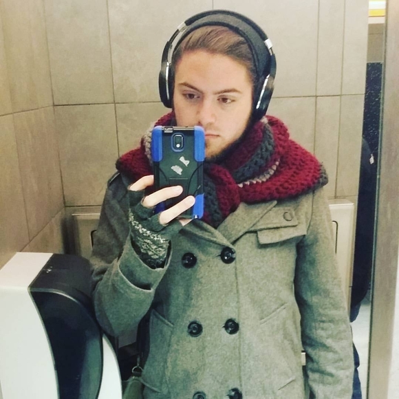 Meet your Posher, Kyle - Picture 1 of 1