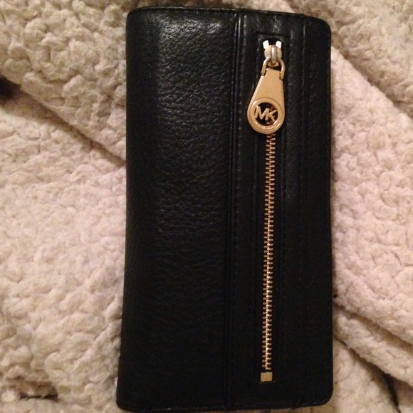 Michael kores wallet gently used