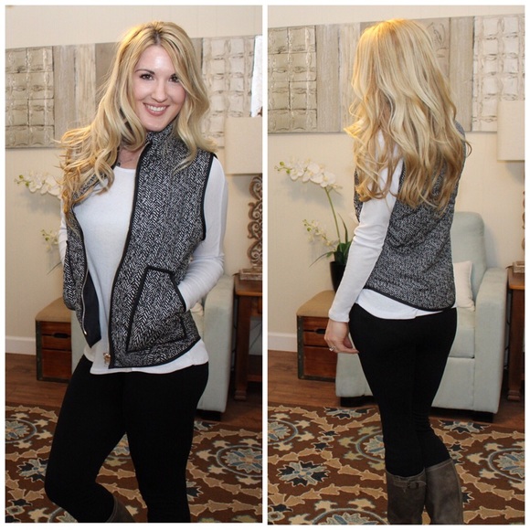 🆕 Coveted Quilted Herringbone Printed Puffer Vest - Picture 4 of 4