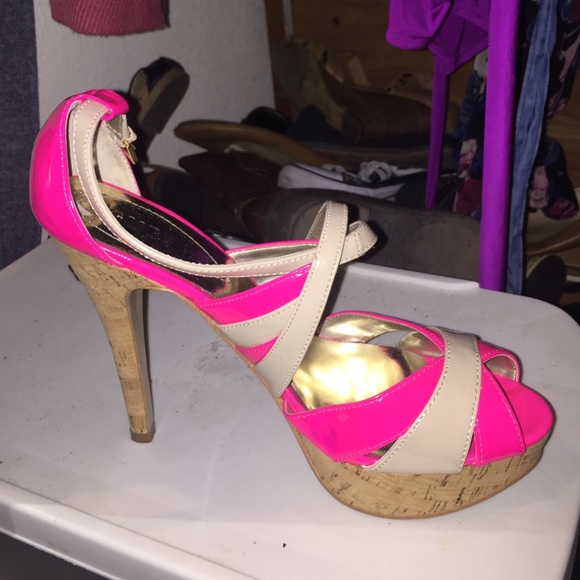 Never worn Guess heels