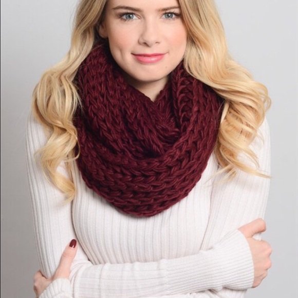 π Chunky Crochet Knit Infinity Loop Scarf - Picture 2 of 2