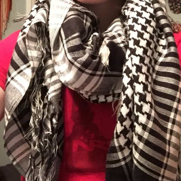 Accessories - Houndstooth Scarf